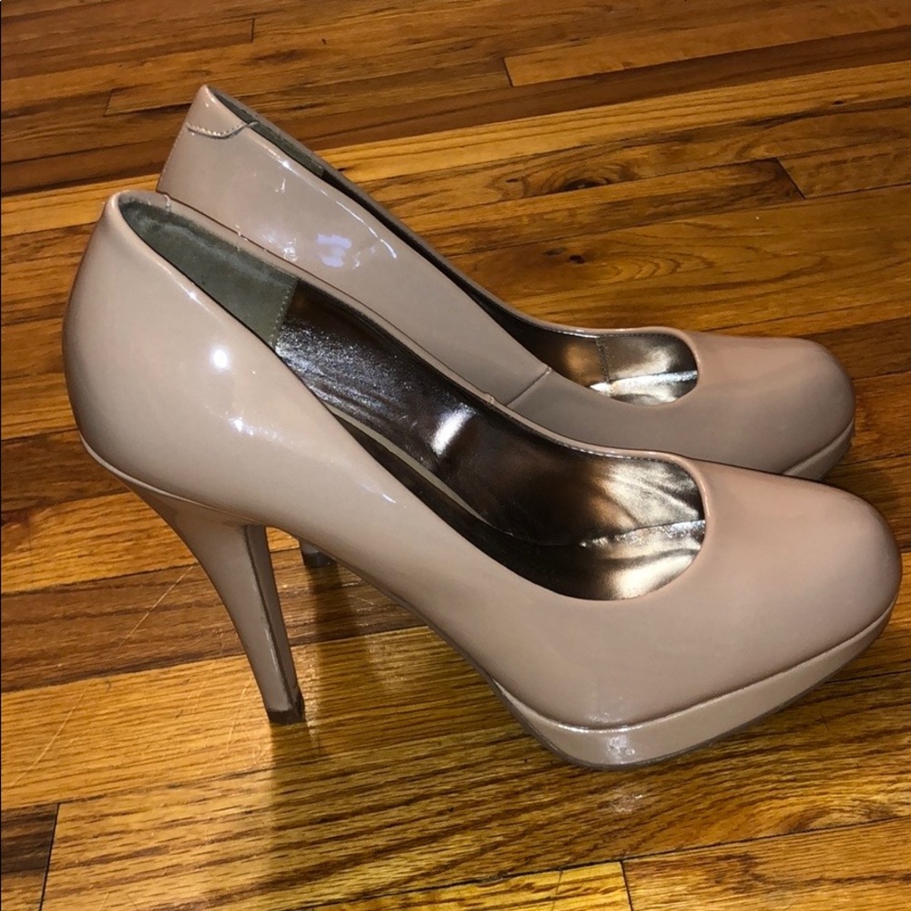 Nude Pumps